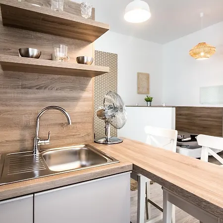 D Code Downtown Apartment *