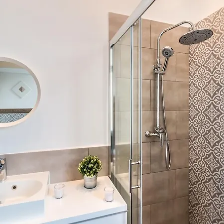 D Code Downtown Apartment *